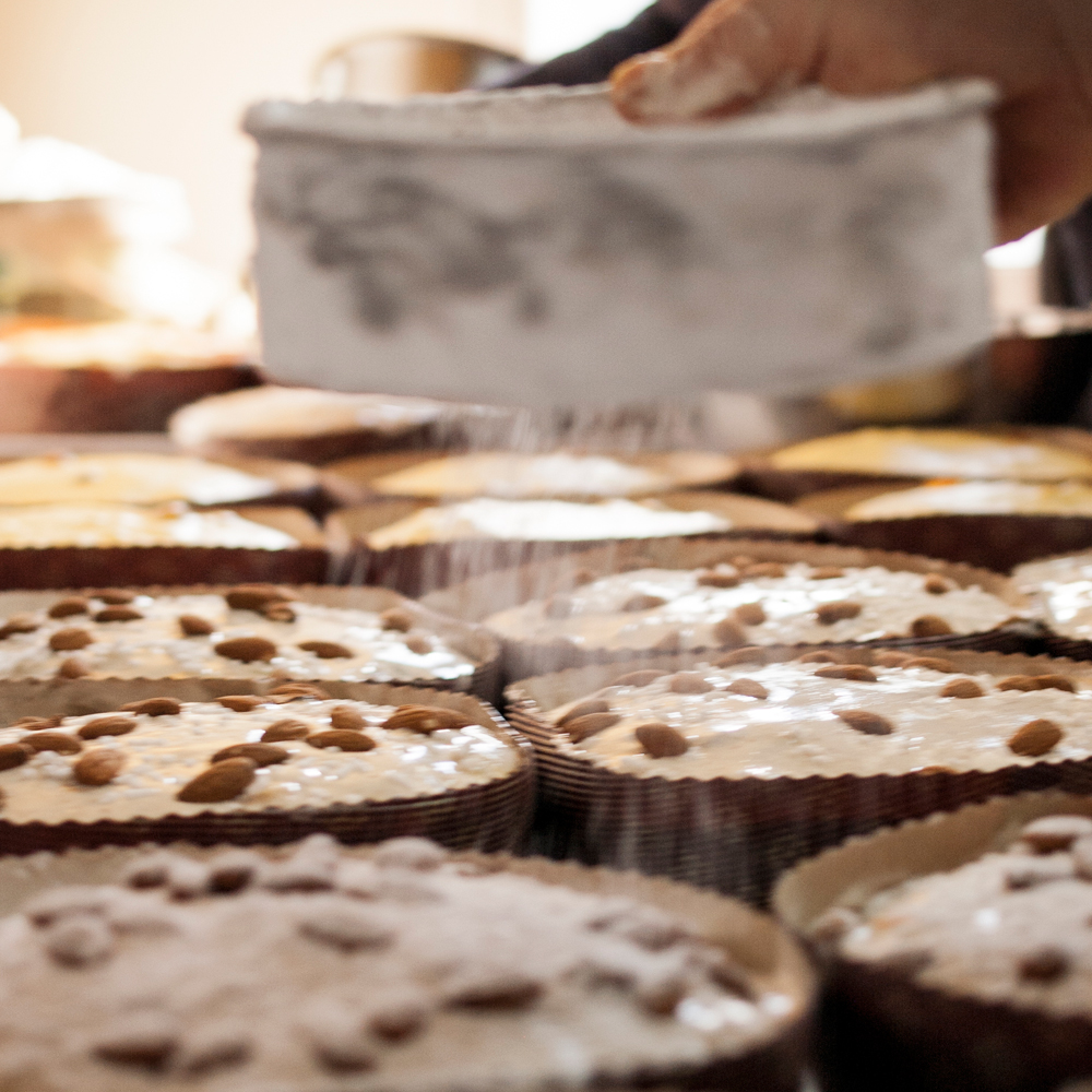 Lavorazione panettone artigianale pasticceria vibo valentia